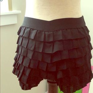 Forever 21 Black Ruffle Shorts Small NWT